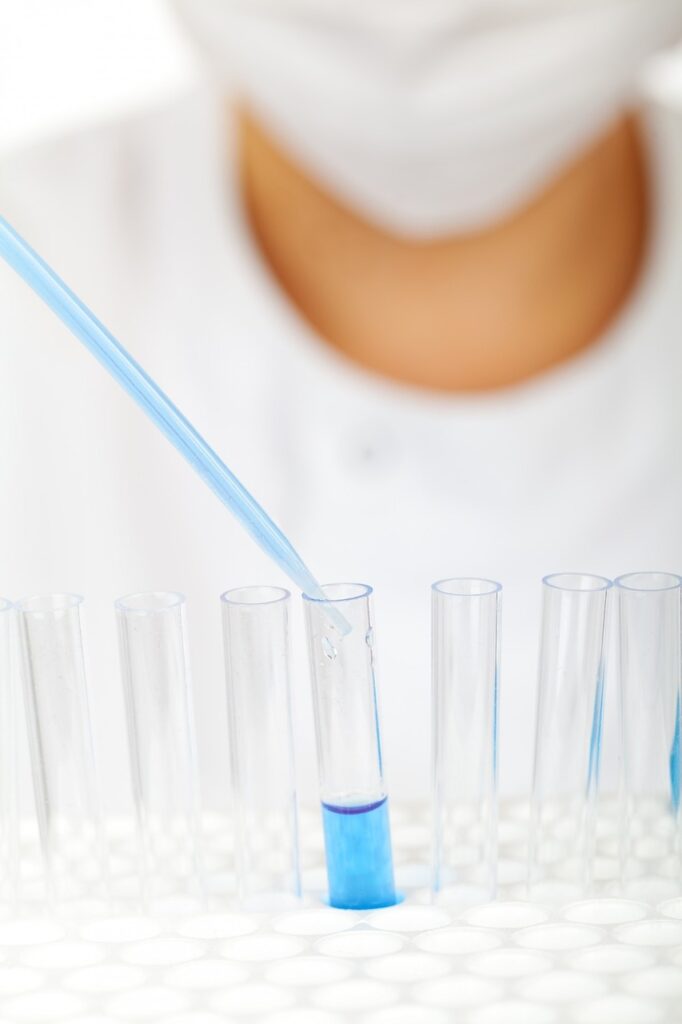 diagnostyka w kierunku pasożytów przeprowadzana w laboratorium przez specjalistę
